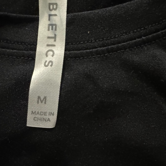 Fabletics workout tee - Picture 2 of 2